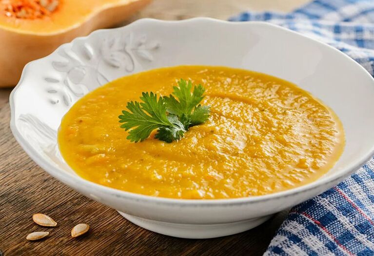 سوپ منافذ کدو تنبل اولین غذای سالم و آسان برای نقرس است. 