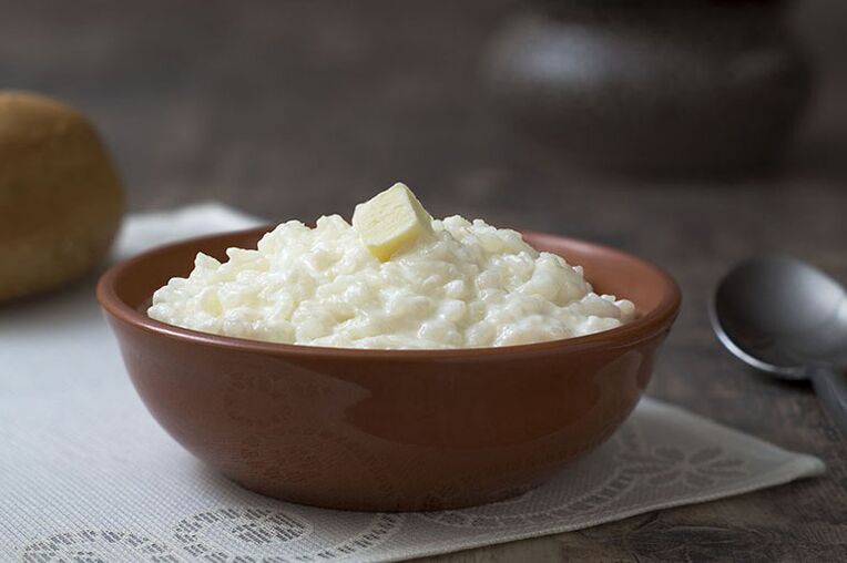 فرنی برنج در شیر برای یک روز ناشتا با نقرس